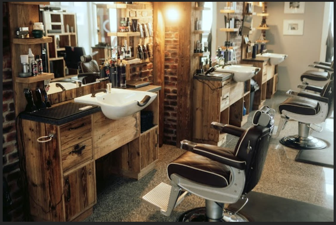 Arbeitsplatz mit Wasch-Becken und Werkzeug