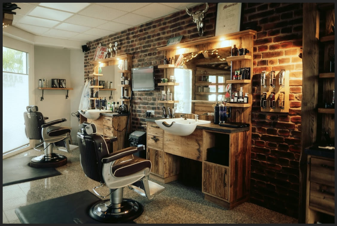 Premium-Stuhl mit Spiegel und Backstein-Wand